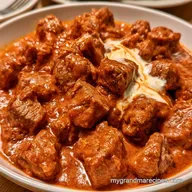 Hungarian Goulash with Sour Cream for 8